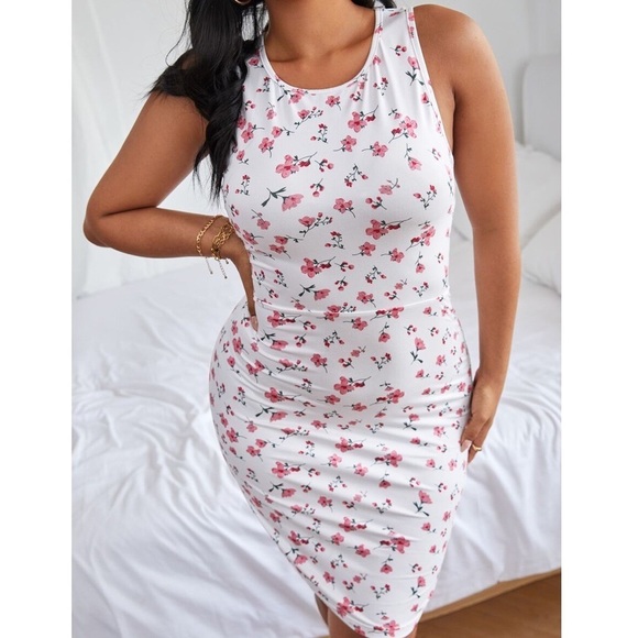 Dresses & Skirts - Floral Print Cut out Back Tank Dress NWOT.         🤩🤩🤩